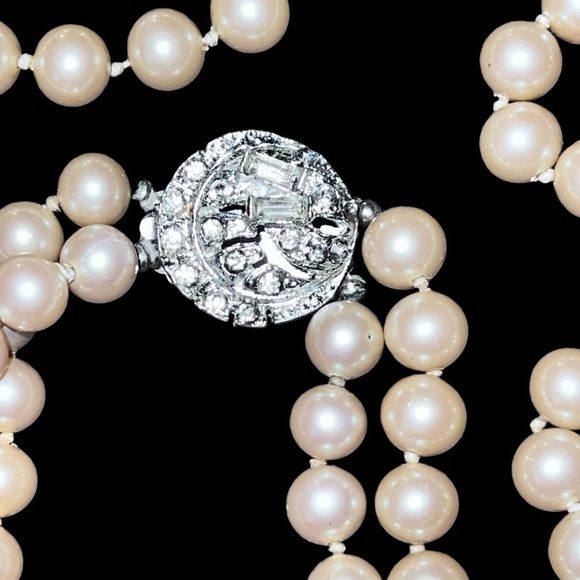 Vintage Pearl Handknotted Necklace with Silver Rhinestone Art Deco Clasp - Picture 3 of 5